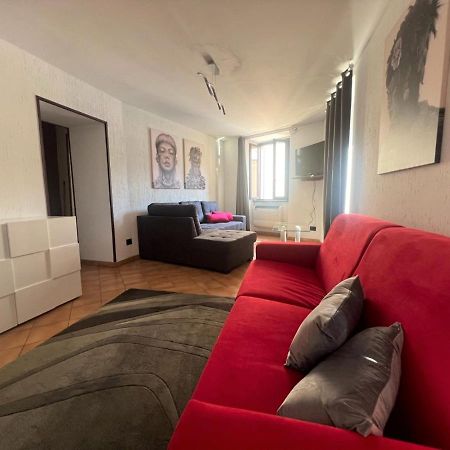 Apartment In Central Square With Lake View เลนโน ภายนอก รูปภาพ