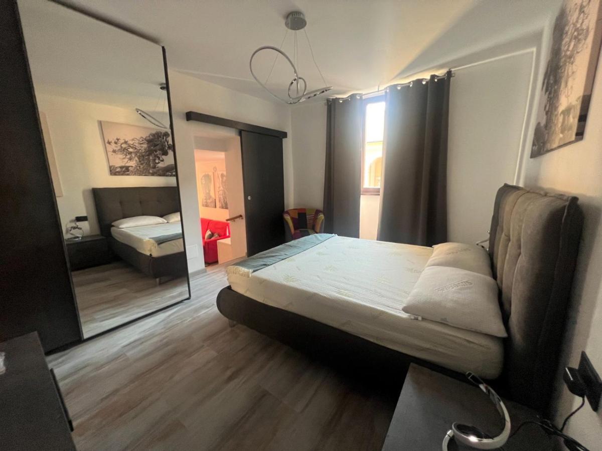 Apartment In Central Square With Lake View เลนโน ภายนอก รูปภาพ