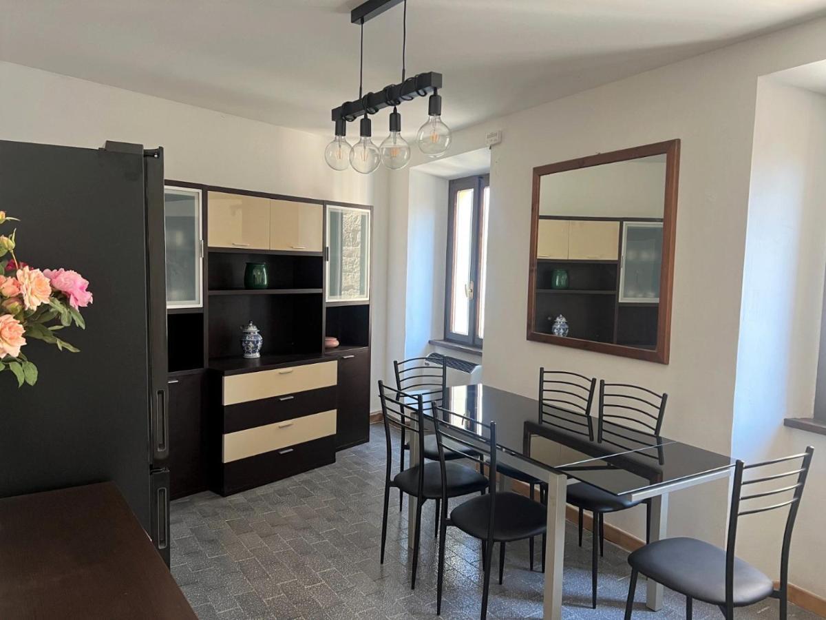 Apartment In Central Square With Lake View เลนโน ภายนอก รูปภาพ