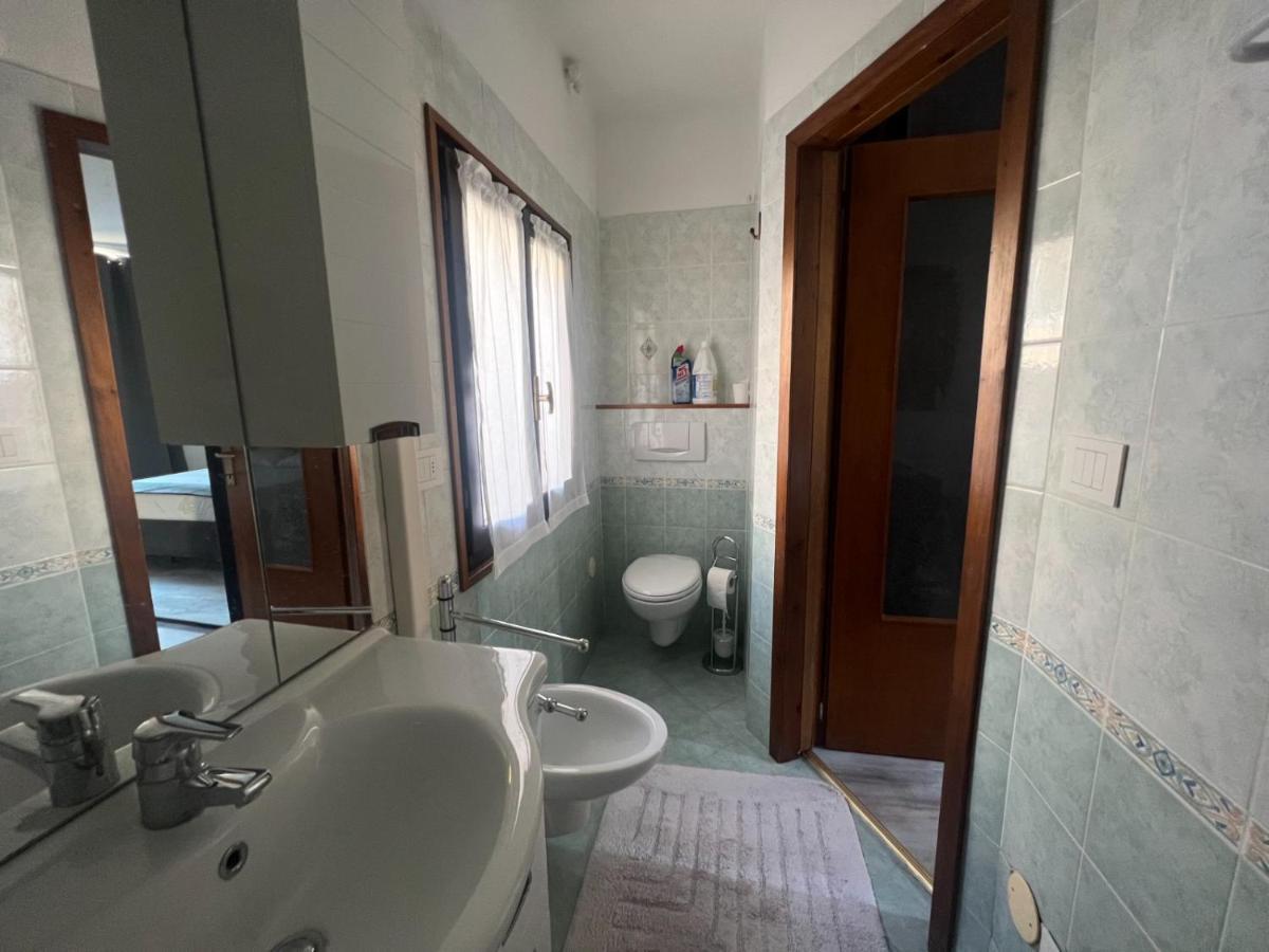Apartment In Central Square With Lake View เลนโน ภายนอก รูปภาพ