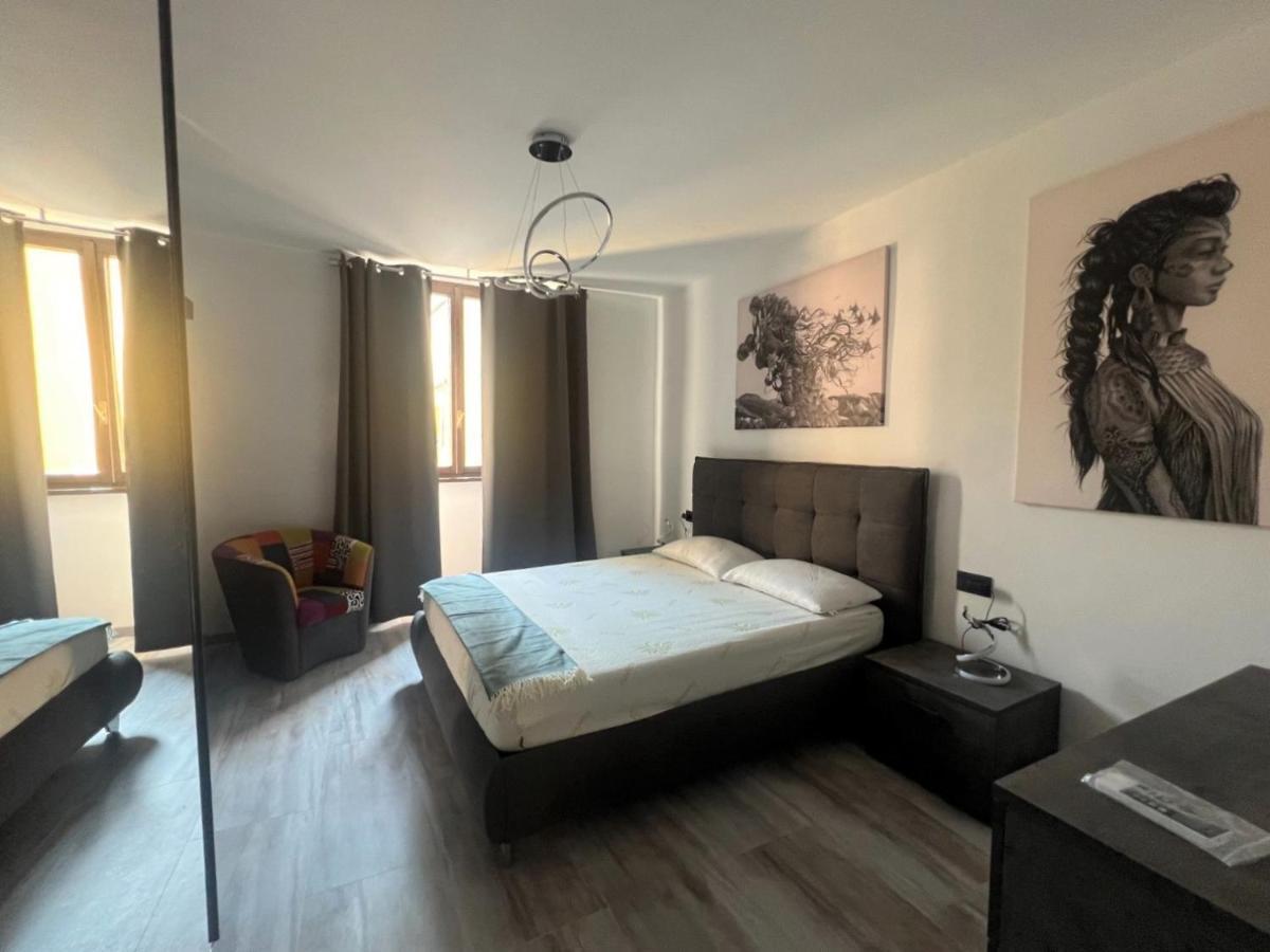 Apartment In Central Square With Lake View เลนโน ภายนอก รูปภาพ